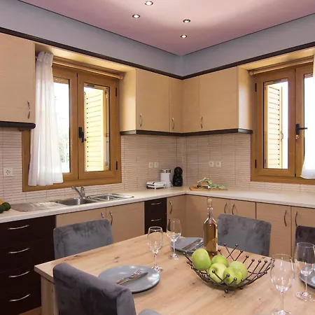 Emilia's Ground Floor * Στούπα