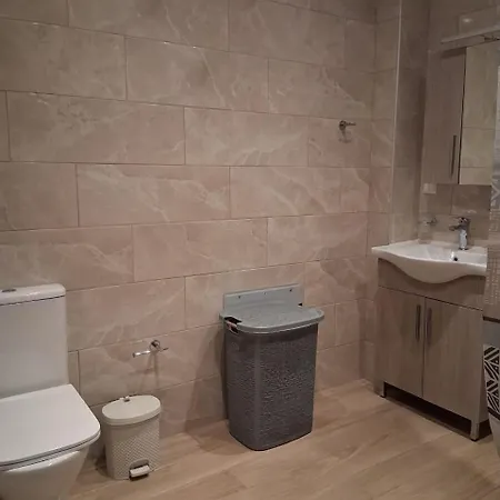 Emilia's Ground Floor * Στούπα