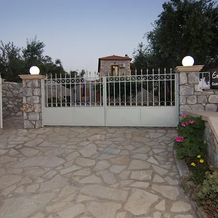 Emilia's Ground Floor Stoupa
