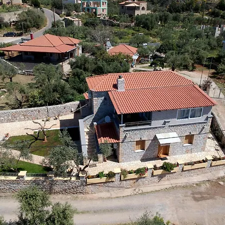 Emilia's Ground Floor Stoupa
