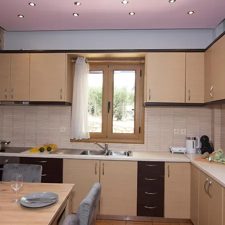 Emilia's Ground Floor Stoúpa