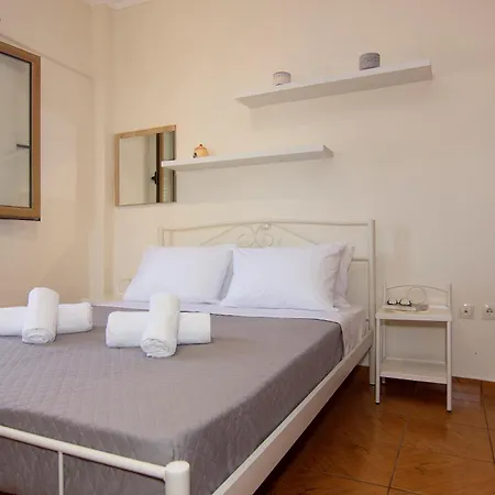 Emilia's Ground Floor Stoupa