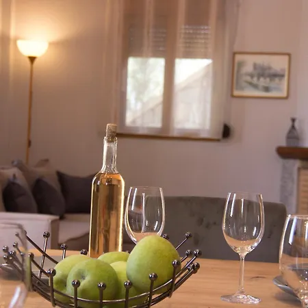 דירה Emilia's Ground Floor *