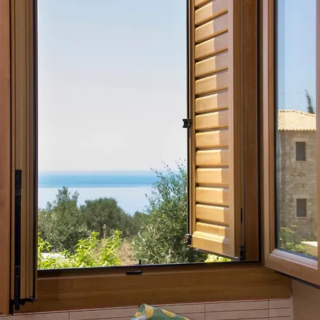 Emilia's Ground Floor Stoupa