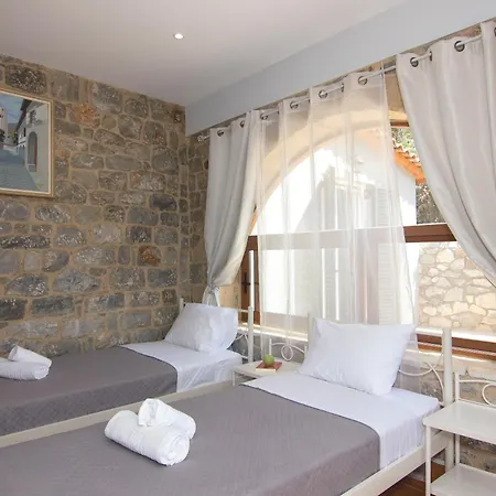 Emilia's Ground Floor Stoupa