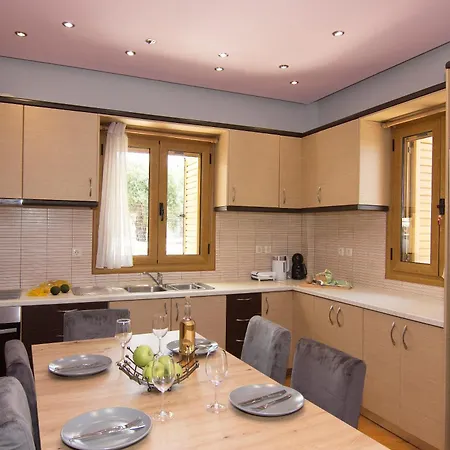 Emilia's Ground Floor Stoúpa